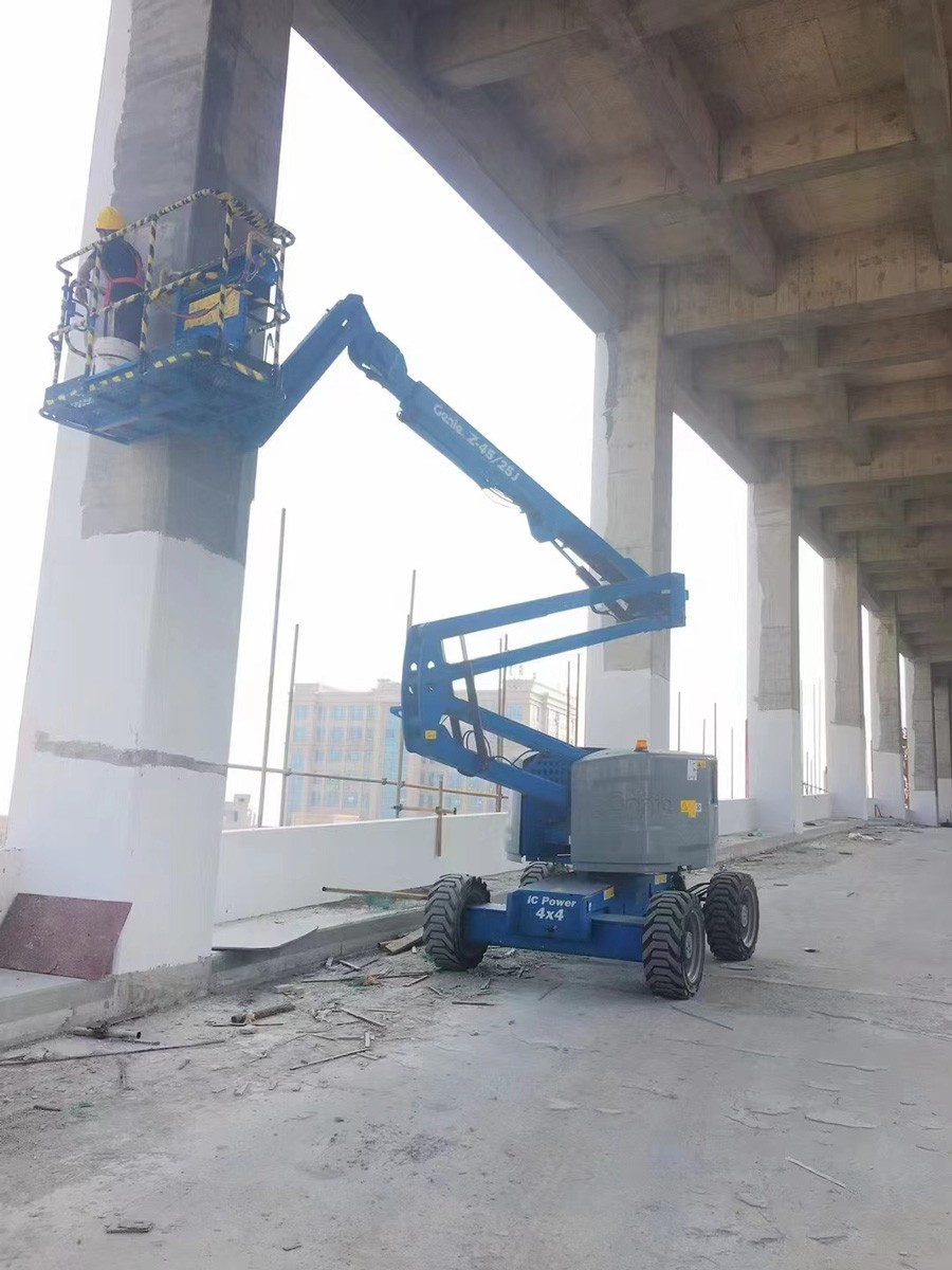 直臂式高空作业车